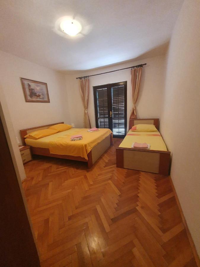 Apartments Karlo Omiš Exteriör bild