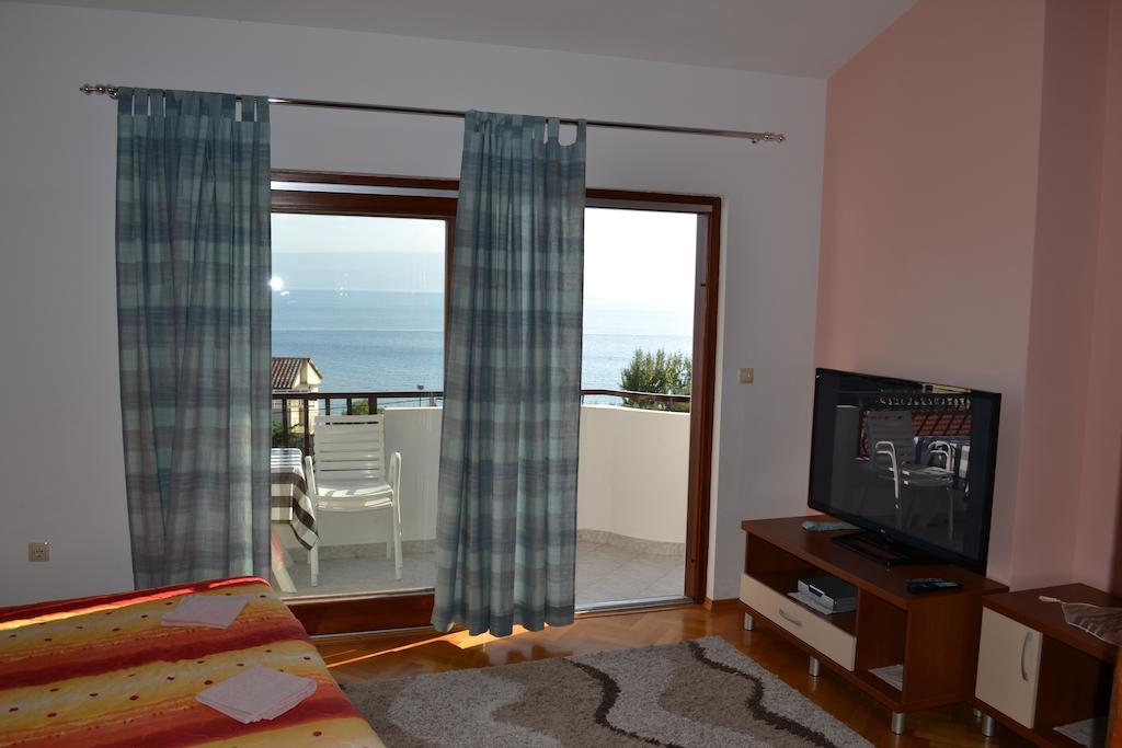 Apartments Karlo Omiš Rum bild