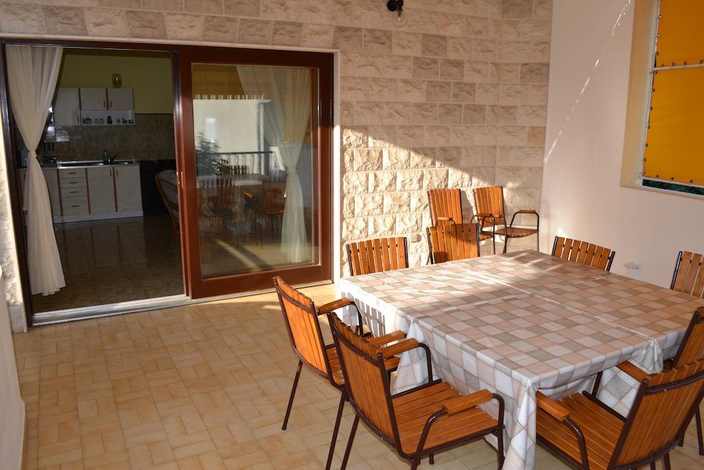 Apartments Karlo Omiš Rum bild