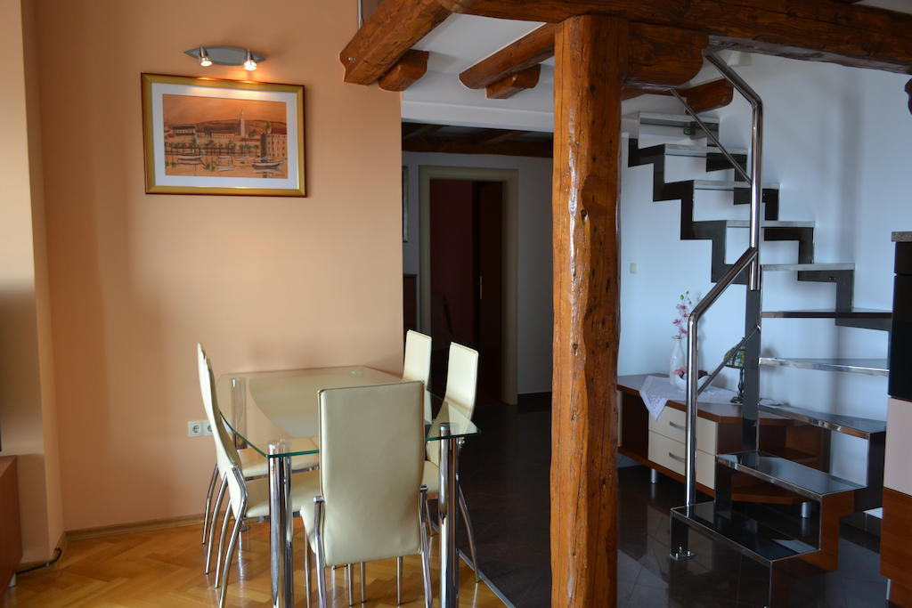 Apartments Karlo Omiš Rum bild