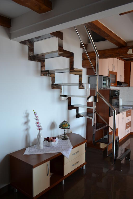 Apartments Karlo Omiš Rum bild