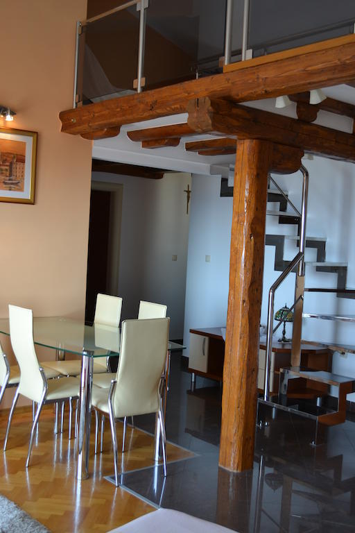 Apartments Karlo Omiš Exteriör bild