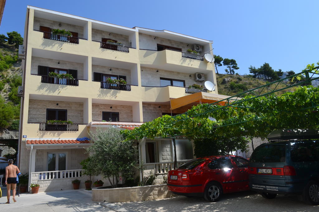 Apartments Karlo Omiš Exteriör bild